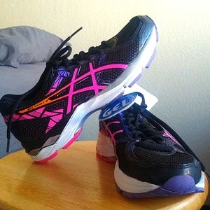 NWT Asics Gel Exalt running shoes